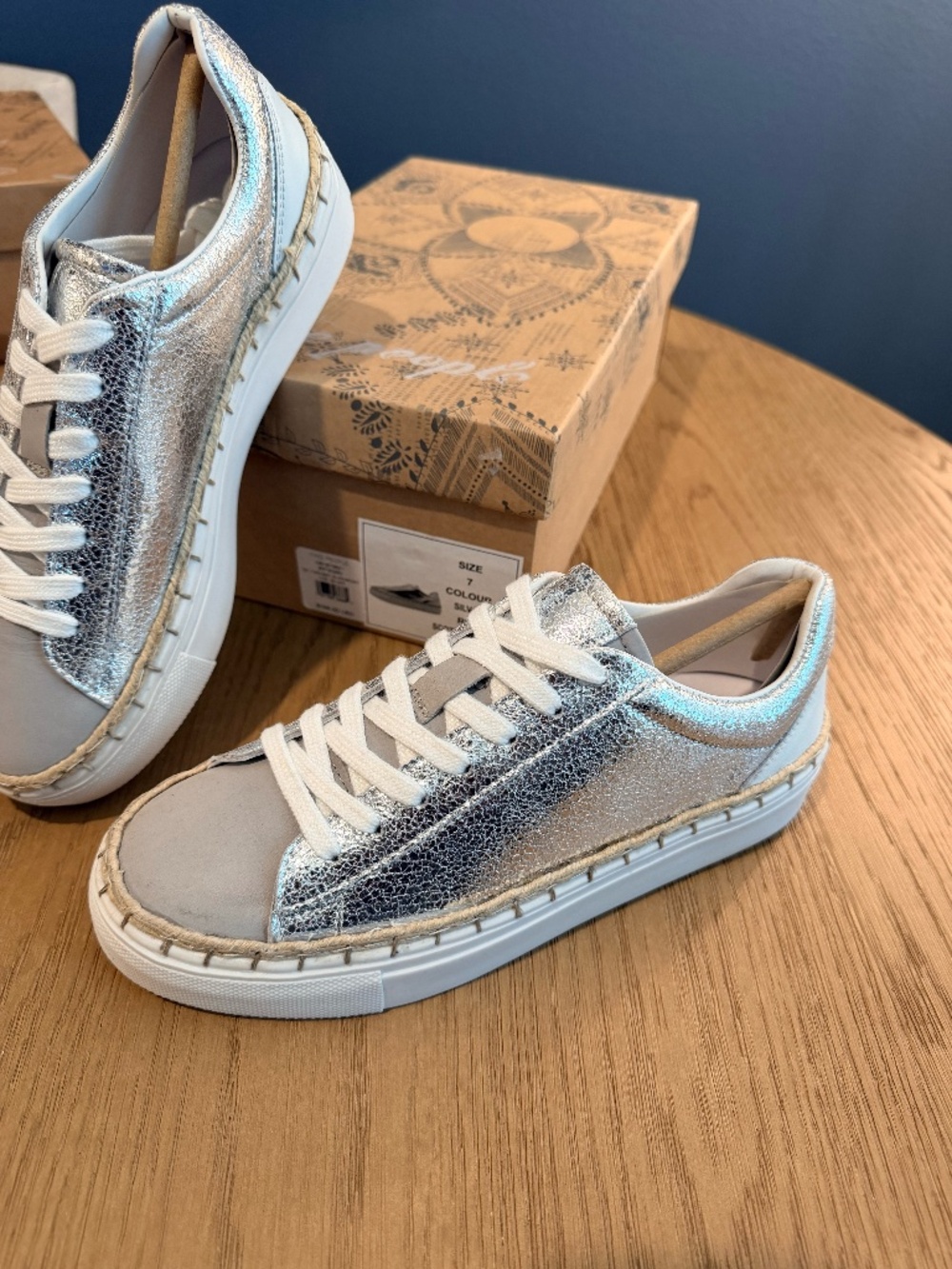 FREE PEOPLE - SILVER SCOTTY SNEAKER